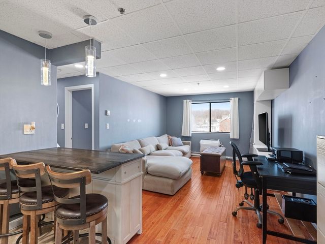 64 Foster St 403, Peabody, MA 01960