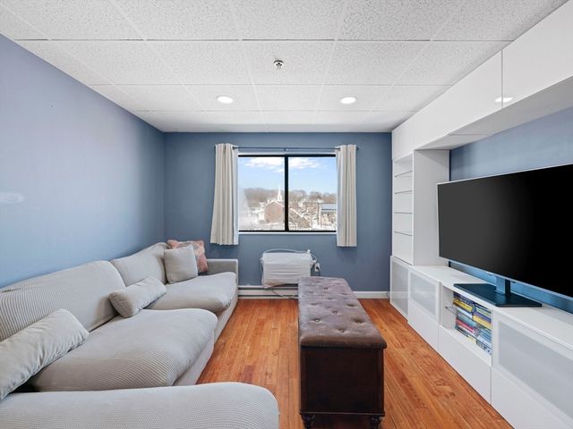 64 Foster St 403, Peabody, MA 01960