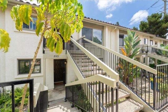 245 Fairlee, Encinitas, CA 92024