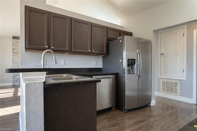 1222 NE 40th TER, Cape Coral, FL 33909