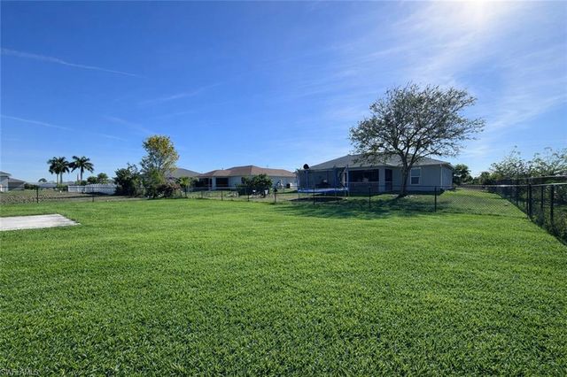 1222 NE 40th TER, Cape Coral, FL 33909