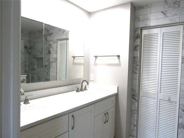 4633 OAK HILL DRIVE 13, Sarasota, FL 34232