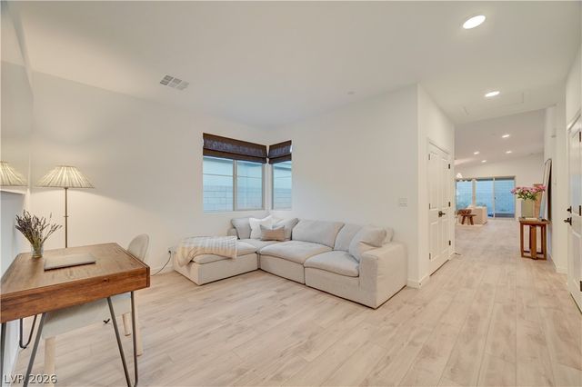 10151 Evergreen Pine Street, Las Vegas, NV 89166