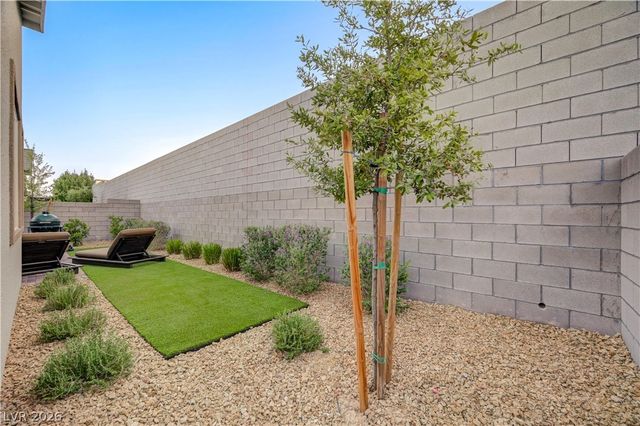 10151 Evergreen Pine Street, Las Vegas, NV 89166