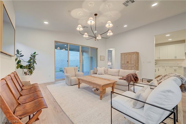 10151 Evergreen Pine Street, Las Vegas, NV 89166