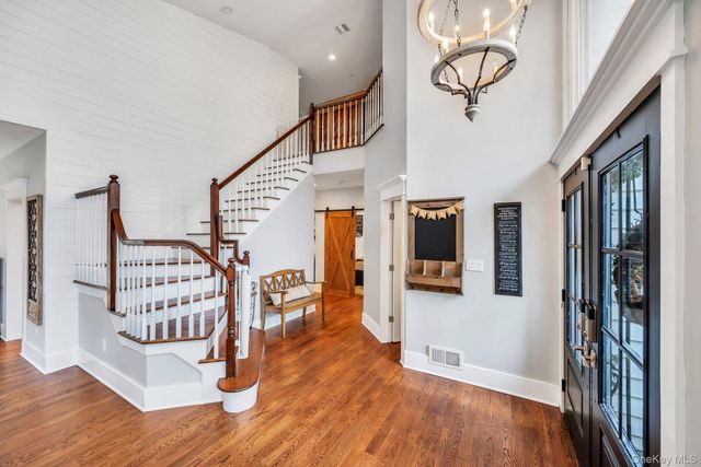 40 Arbor Field Way, Lake Grove, NY 11755