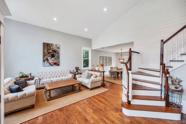 40 Arbor Field Way, Lake Grove, NY 11755