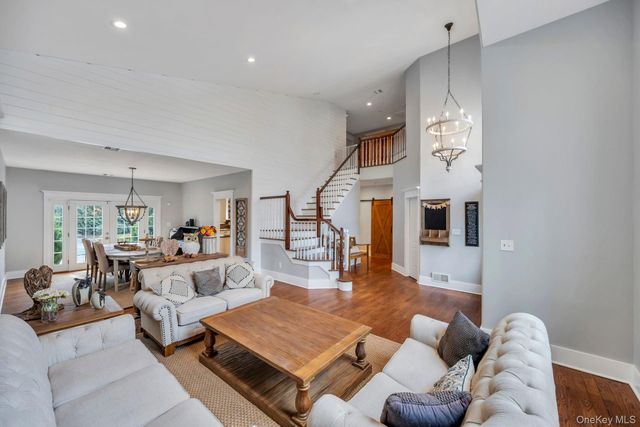 40 Arbor Field Way, Lake Grove, NY 11755