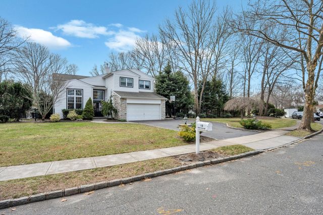 40 Arbor Field Way, Lake Grove, NY 11755