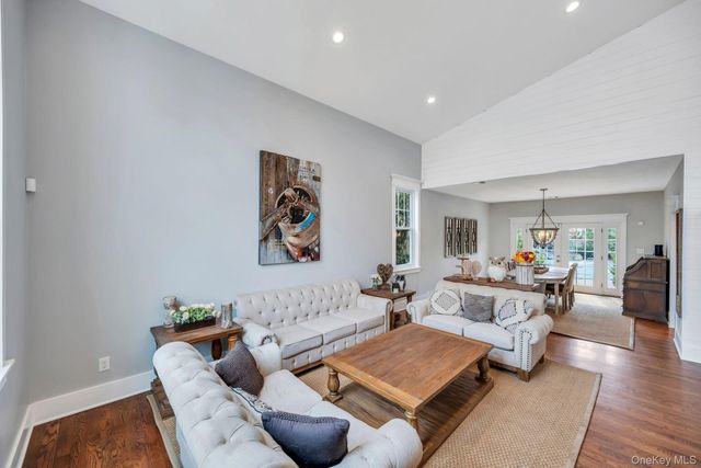 40 Arbor Field Way, Lake Grove, NY 11755