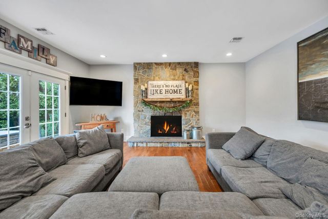 40 Arbor Field Way, Lake Grove, NY 11755