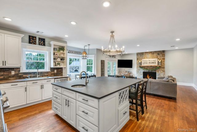 40 Arbor Field Way, Lake Grove, NY 11755