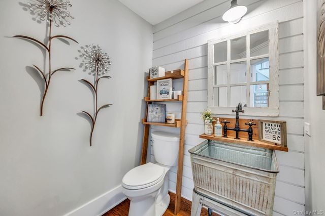 40 Arbor Field Way, Lake Grove, NY 11755