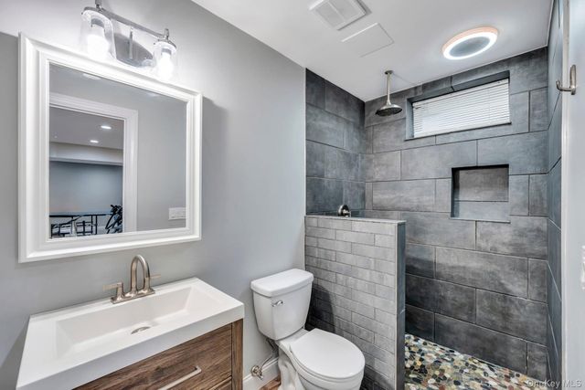 40 Arbor Field Way, Lake Grove, NY 11755