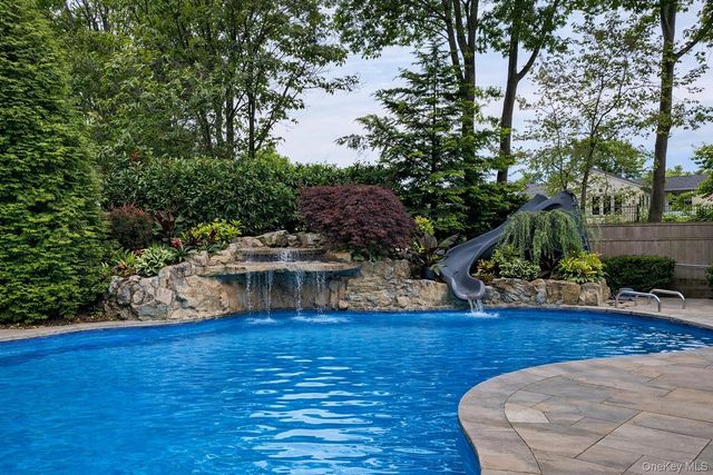 40 Arbor Field Way, Lake Grove, NY 11755