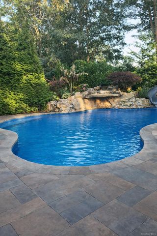 40 Arbor Field Way, Lake Grove, NY 11755