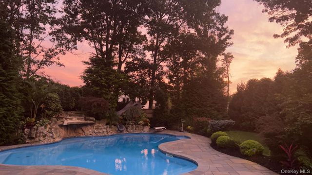 40 Arbor Field Way, Lake Grove, NY 11755