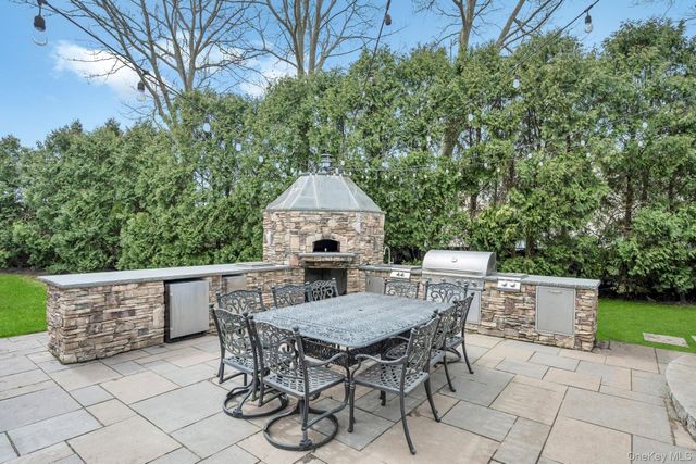 40 Arbor Field Way, Lake Grove, NY 11755