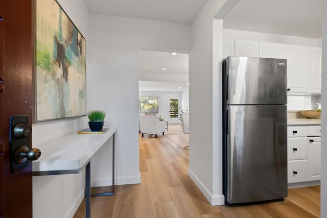 4000 Farm Hill Boulevard 111, Redwood City, CA 94061
