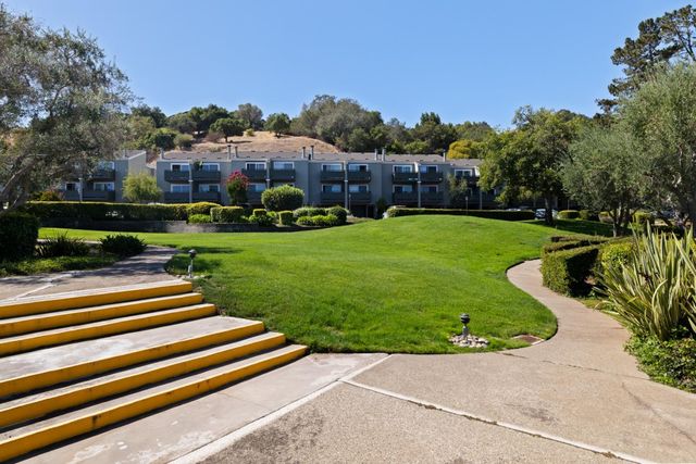 4000 Farm Hill Boulevard 111, Redwood City, CA 94061