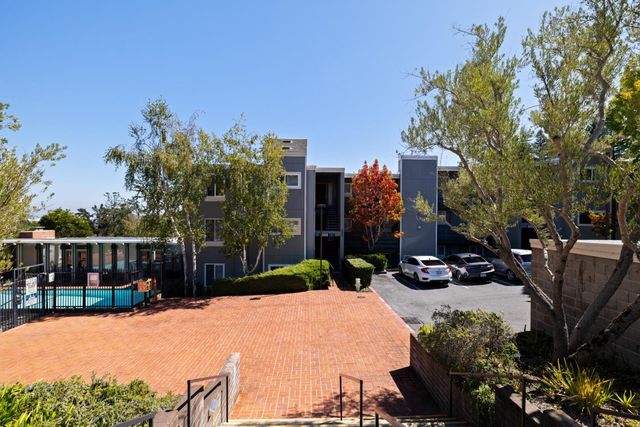 4000 Farm Hill Boulevard 111, Redwood City, CA 94061