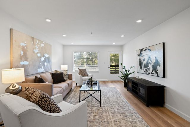 4000 Farm Hill Boulevard 111, Redwood City, CA 94061
