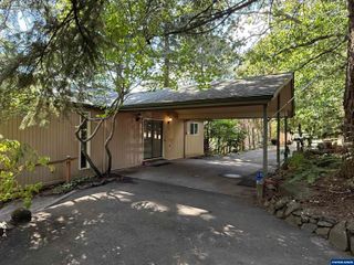 2230 Emmett Dr NW, Salem, OR 97304