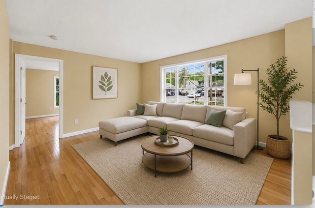 6 White Birch Dr, Worcester, MA 01602