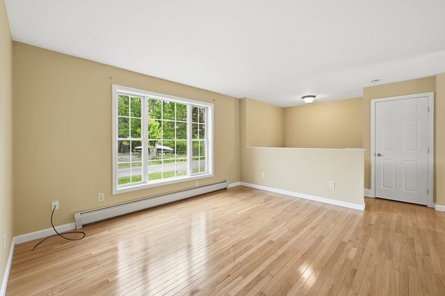 6 White Birch Dr, Worcester, MA 01602