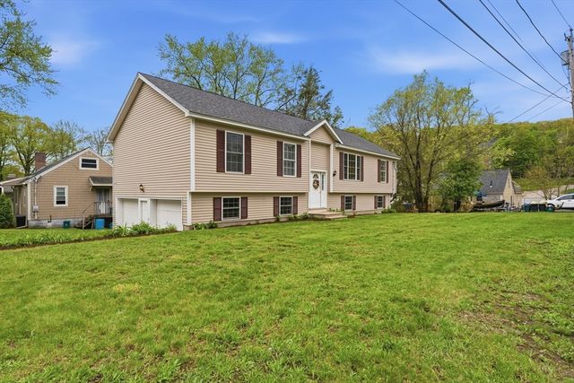 6 White Birch Dr, Worcester, MA 01602