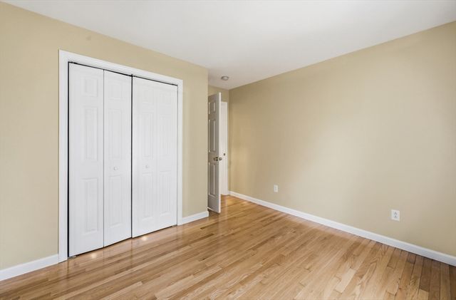 6 White Birch Dr, Worcester, MA 01602