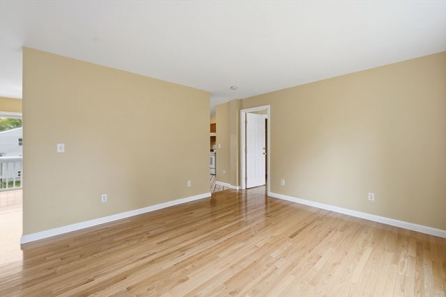 6 White Birch Dr, Worcester, MA 01602