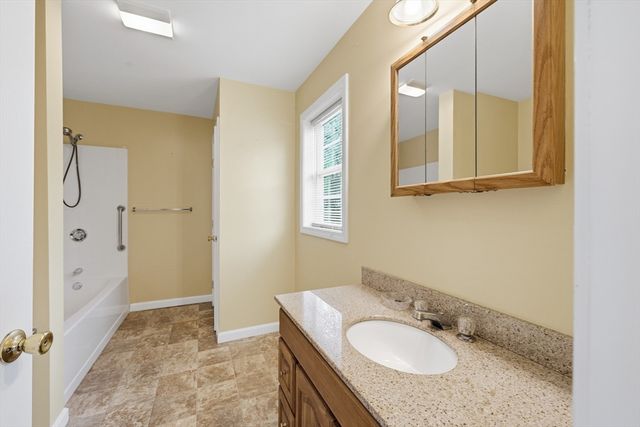 6 White Birch Dr, Worcester, MA 01602
