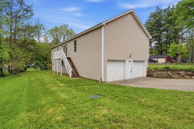 6 White Birch Dr, Worcester, MA 01602