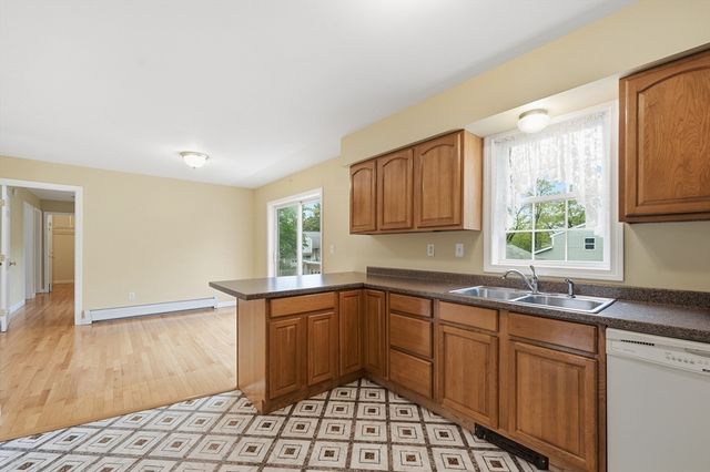 6 White Birch Dr, Worcester, MA 01602