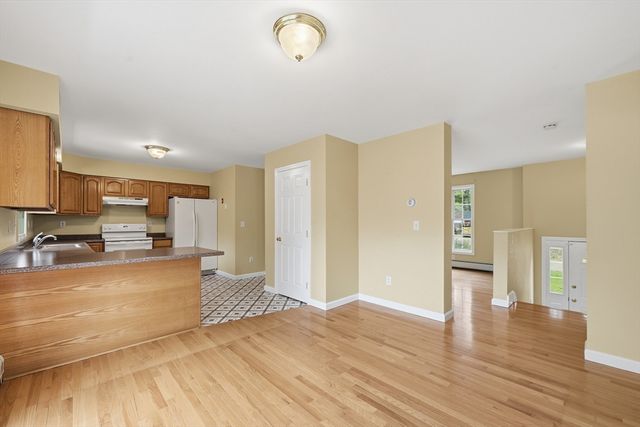 6 White Birch Dr, Worcester, MA 01602