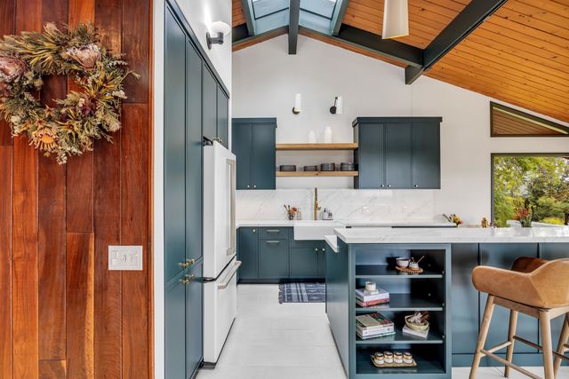 200 Hoopalua Dr, Makawao, HI 96768