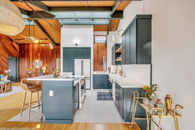 200 Hoopalua Dr, Makawao, HI 96768