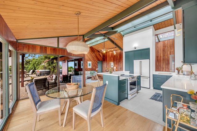 200 Hoopalua Dr, Makawao, HI 96768