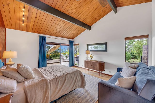 200 Hoopalua Dr, Makawao, HI 96768