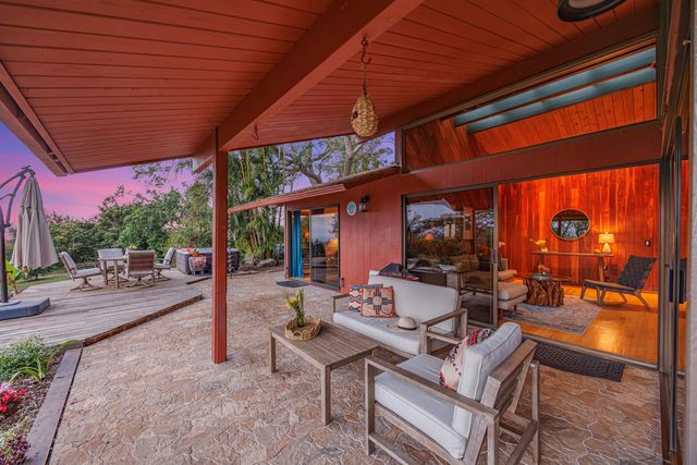 200 Hoopalua Dr, Makawao, HI 96768