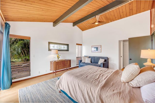 200 Hoopalua Dr, Makawao, HI 96768