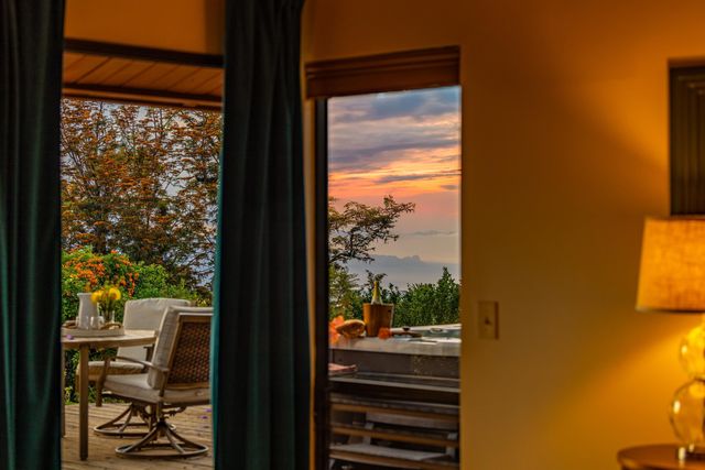 200 Hoopalua Dr, Makawao, HI 96768