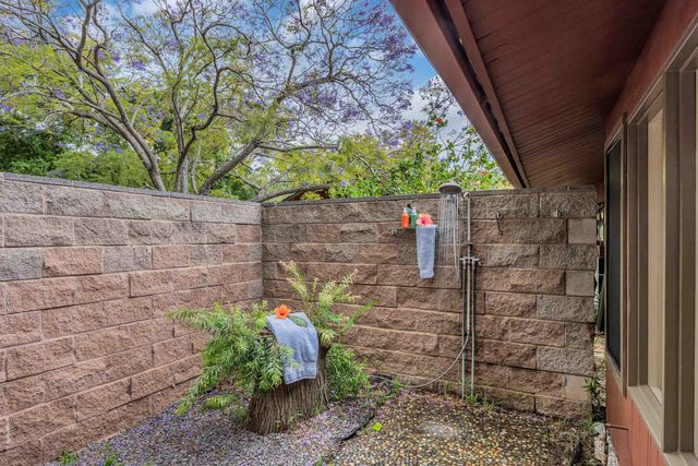 200 Hoopalua Dr, Makawao, HI 96768