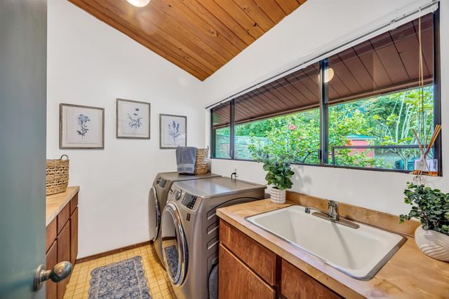 200 Hoopalua Dr, Makawao, HI 96768