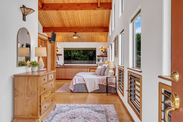 200 Hoopalua Dr, Makawao, HI 96768