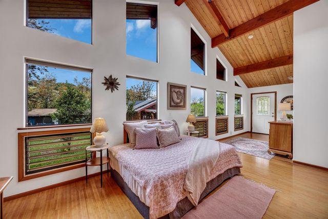 200 Hoopalua Dr, Makawao, HI 96768