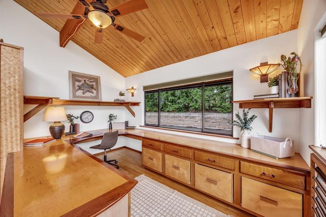 200 Hoopalua Dr, Makawao, HI 96768