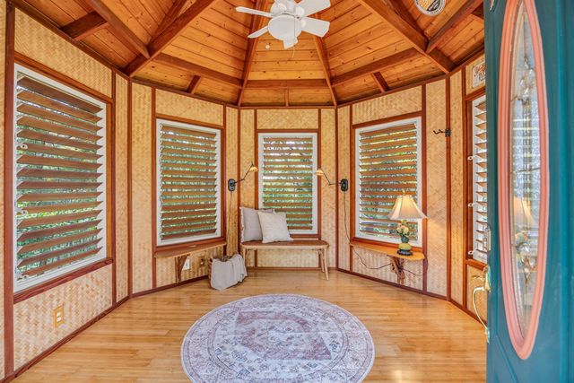 200 Hoopalua Dr, Makawao, HI 96768