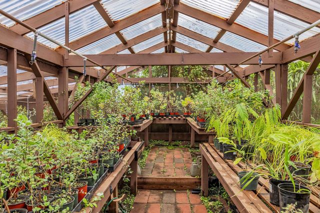 200 Hoopalua Dr, Makawao, HI 96768